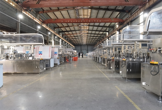 A máquina de embalagem molhada das limpezas do único saquinho automático do controle do PLC, álcool limpa a máquina de embalagem