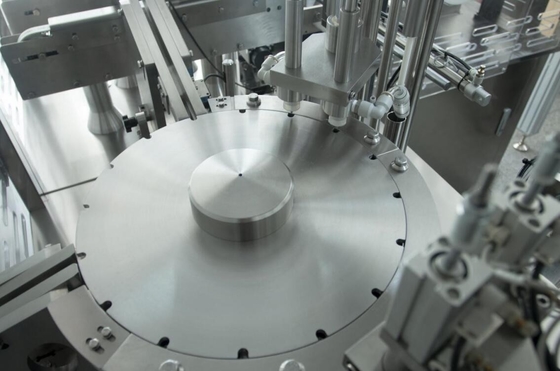 Máquina de enchimento de seringas pré-cheias controlada por PLC para operação automática