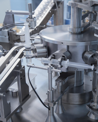 Máquina automática de enchimento de seringa de plástico asséptica pré-cheia