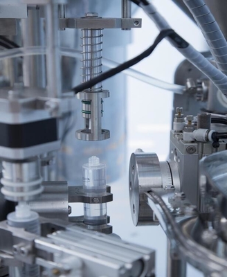Máquina automática de enchimento de seringa de plástico asséptica pré-cheia