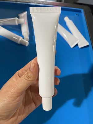 Equipamento de embalagem de vedação para enchimento de tubos de leite condensado