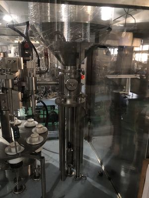 Equipamento de embalagem de vedação para enchimento de tubos de leite condensado