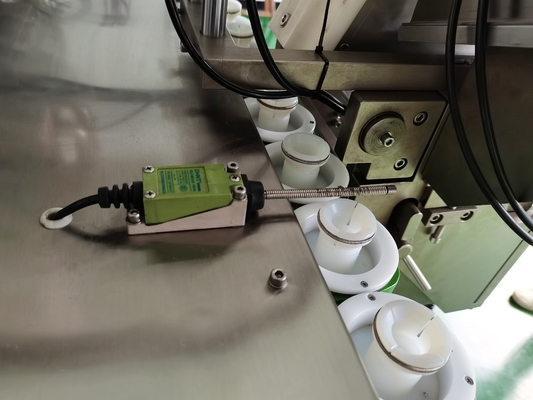Máquina de preenchimento de tubos moles e de vedação de aquecimento interno de plástico composto com arrefecedor para creme de mão