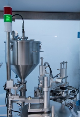 Máquina automática de preenchimento de injecção de seringa de plástico de solução salina normal estéril pré-cheia