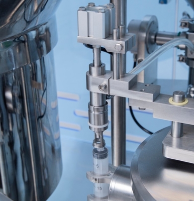 Máquina de enchimento de seringa de pasta descartável Máquina de enchimento e tampa de seringa pré- cheia de gel de plástico