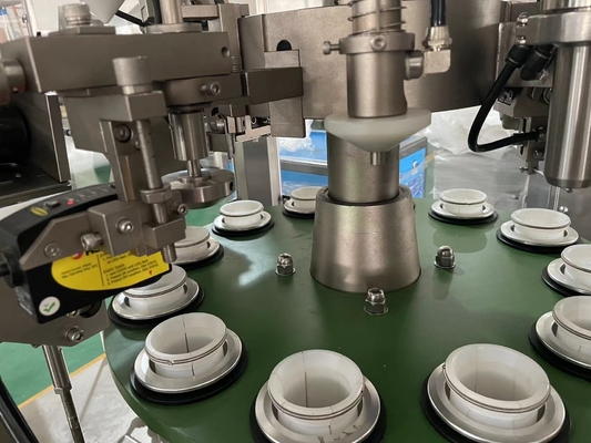 Máquina semi-automática de preenchimento e vedação de pasta com precisão de ± 1% e sistema de controlo PLC