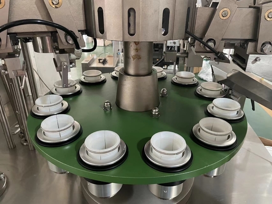 Máquina semi-automática de preenchimento e vedação de pasta com precisão de ± 1% e sistema de controlo PLC