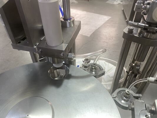 Máquina automática de enchimento de seringas para empresa farmacêutica