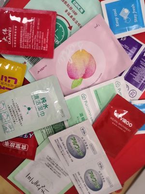4 comprimentos de selagem laterais 125mm 100bags/Min Alcohol Pad Machine