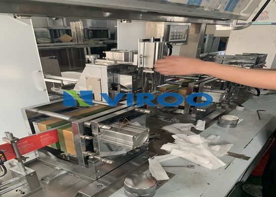 Quatro limpezas molhadas médicas de dobramento da máquina de embalagem do tecido molhado lateral